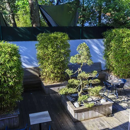 Western Garden And Szálloda